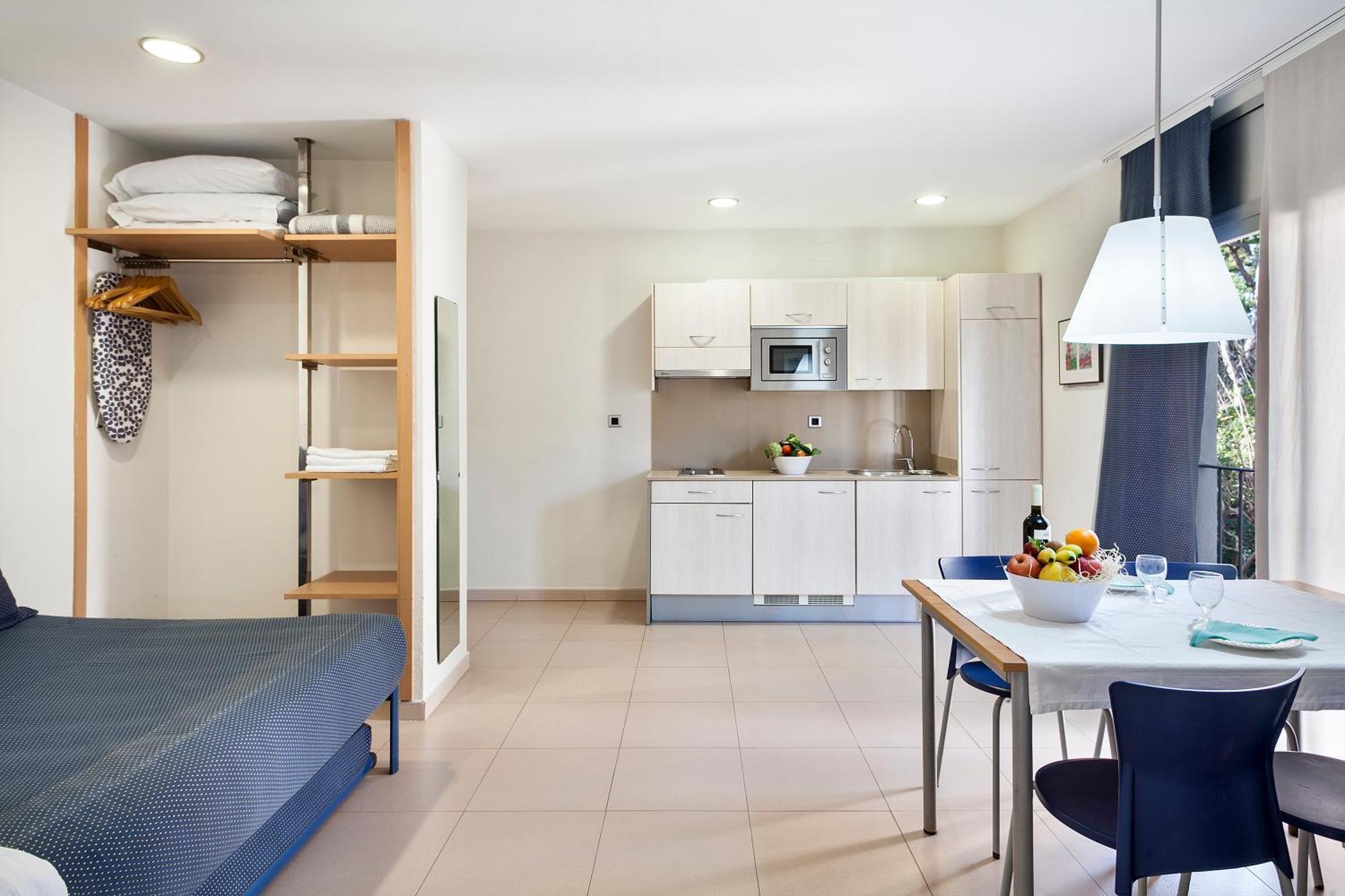 Apartamentos Porta Coeli Castelldefels Dış mekan fotoğraf