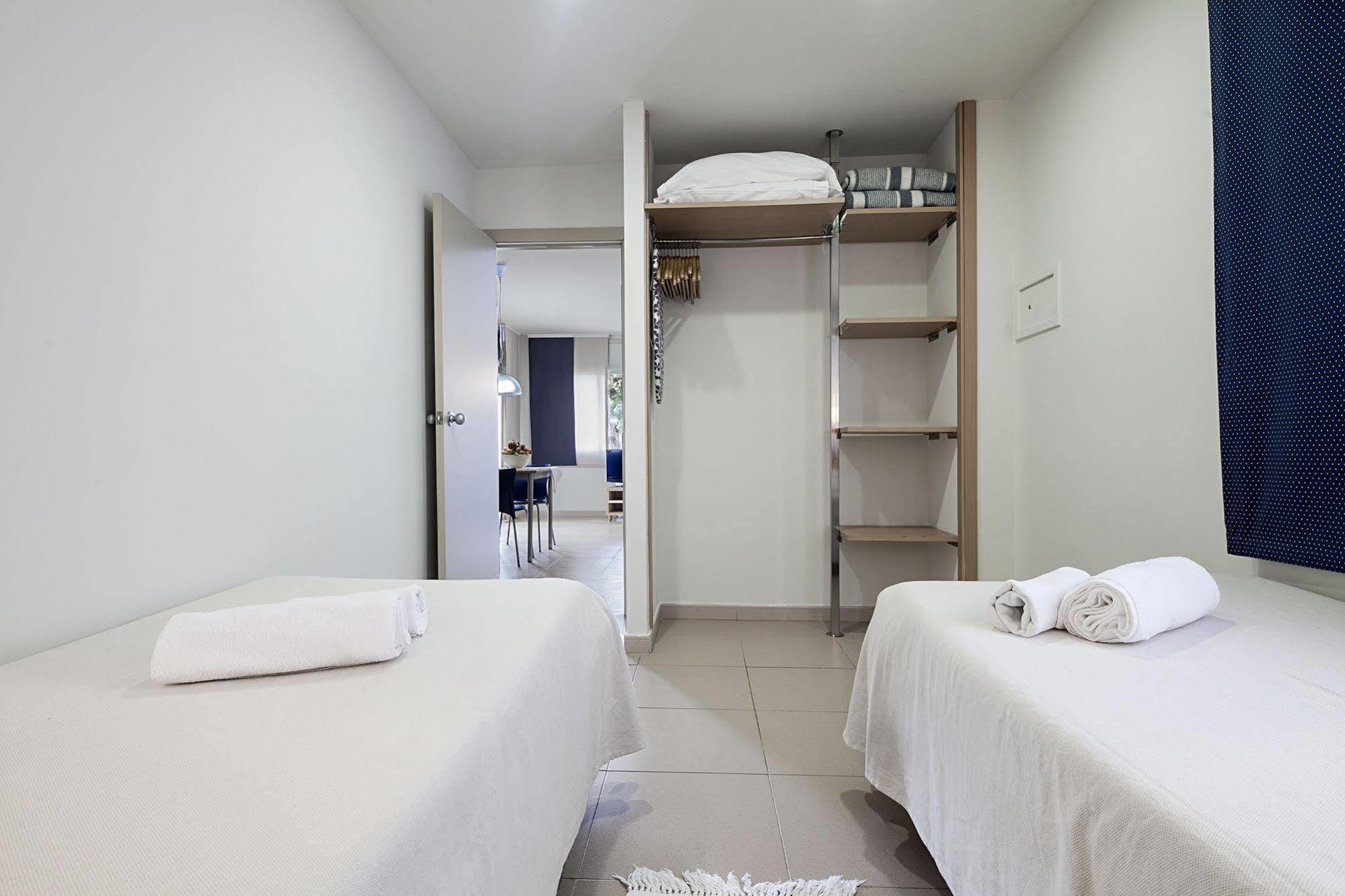 Apartamentos Porta Coeli Castelldefels Dış mekan fotoğraf