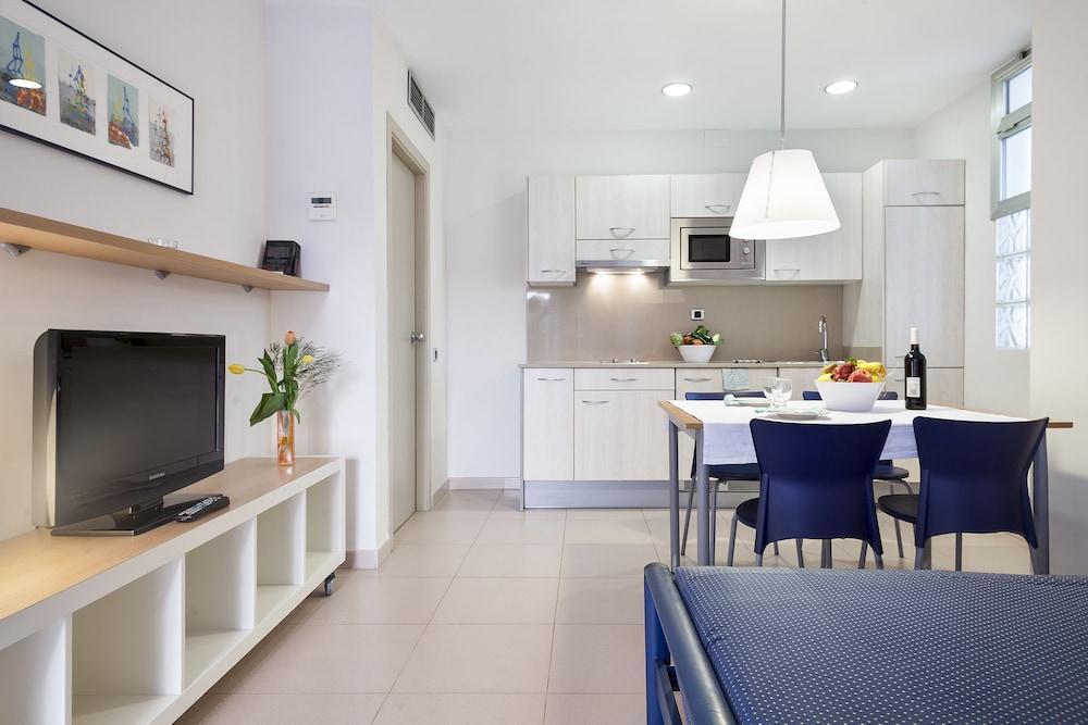 Apartamentos Porta Coeli Castelldefels Dış mekan fotoğraf